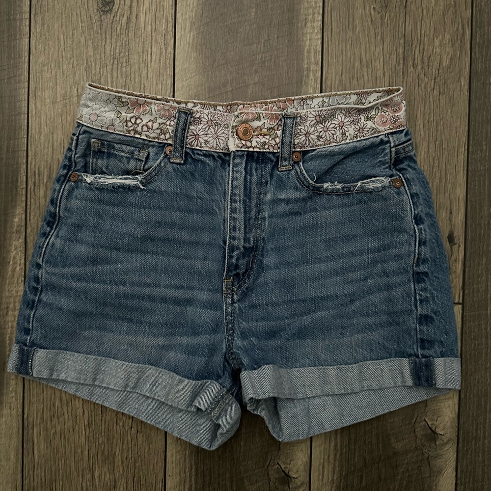 Blue American eagle jeans.